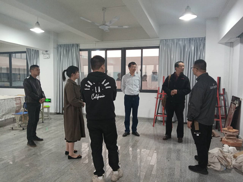 智能创意学院对实训室等教等相关工作进行检查