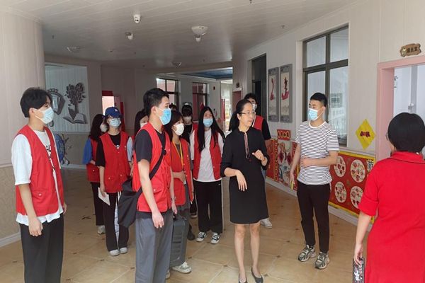 智能创意学院开展学习雷锋主题活动