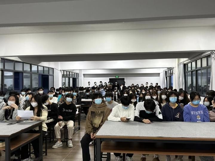 文明校园建设——聆听心灵之声，灿烂从“心”开始