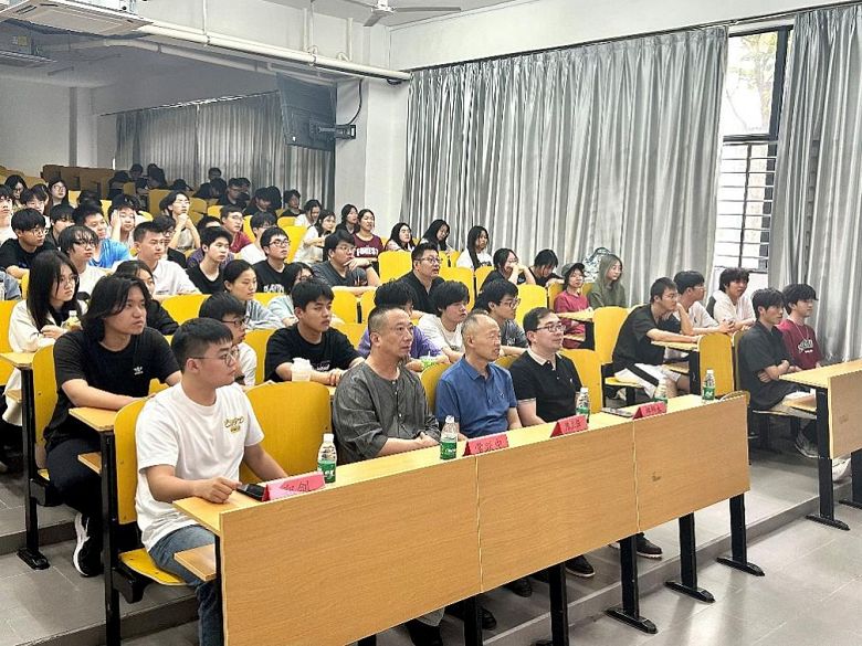 弘扬工匠精神，精益求精，注重细节，追求完美和极致—福建省技能大师杨庆聪走进泉州华光职业学院宣讲活动