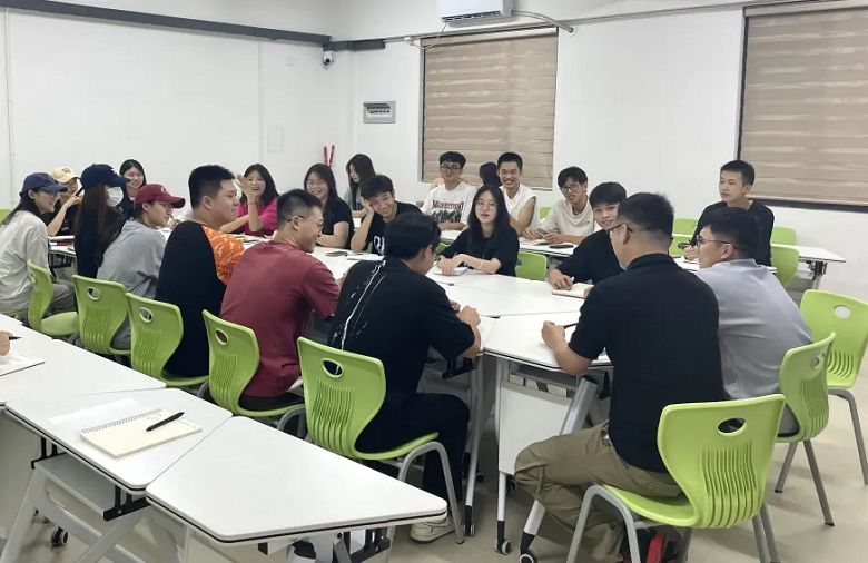 奋进新学期、谱写新篇章丨智能创意学院新学期团总支学生会第一次学生干部例会