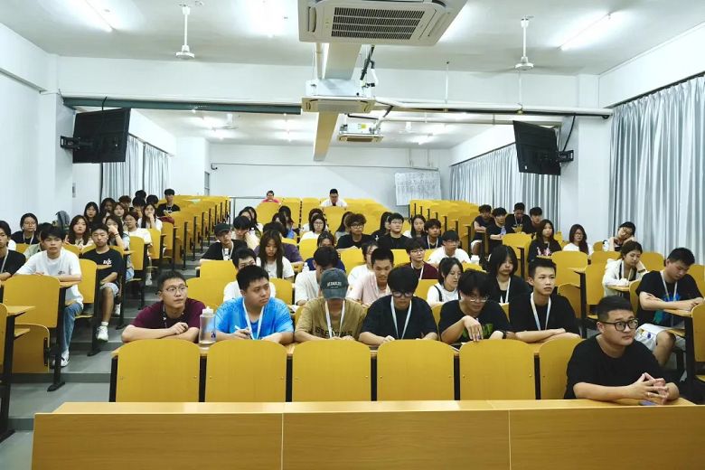 用“心”相迎，与“新”相遇| 智能创意学院召开2024级迎新工作动员大会