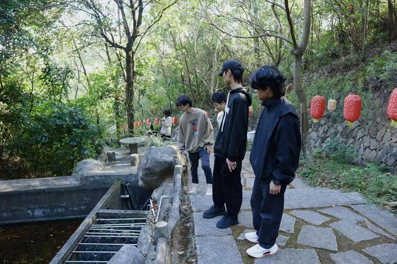 团日活动丨智能创意学院团总支开展“攀登高峰，感受自然之美”登山活动