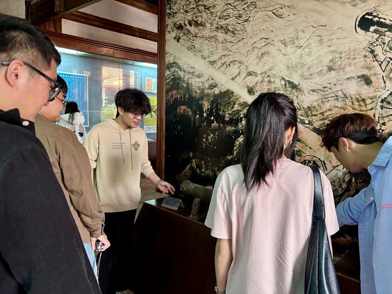 融情于学，浸润历史丨智能创意学院开展“领导与师生过周末”活动