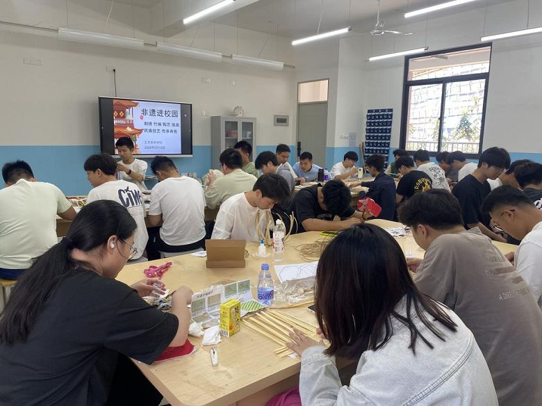 职教周|以劳动教育为桥梁，让传统技艺“活”在课堂中