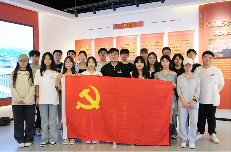 智能创意学院开展参观中国陶瓷博物馆主题党日活动