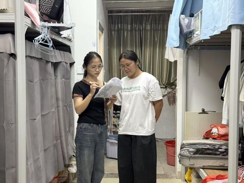 深入学生宿舍，筑牢服务育人“第一线”