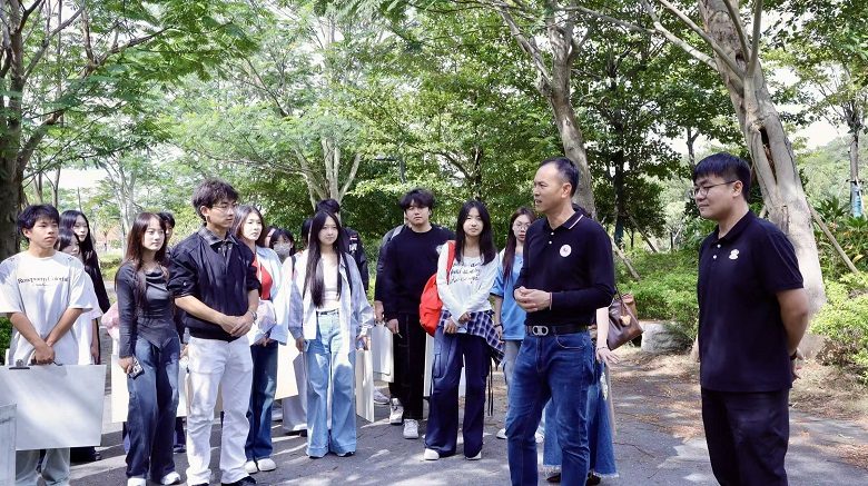 融情于学 漫步自然丨智能创意学院开展“领导与师生过周末”活动