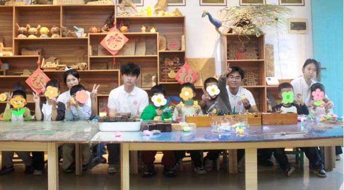 美育润童心，服务践初心｜智能创意学院开展幼儿园陪护外出社会实践活动