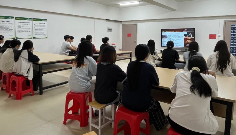 深挖海丝文脉 赋能工艺育人 —— 智能创意学院组织师生观看东海干部学堂云课堂